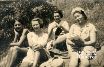 Groupe de femmes au soleil au camp de Rieucros en 1941