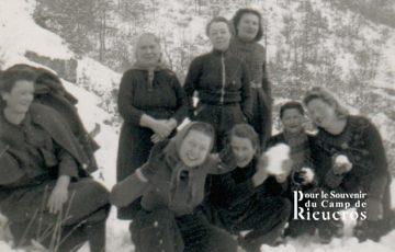 Rieucros groupe de femmes dans la neige